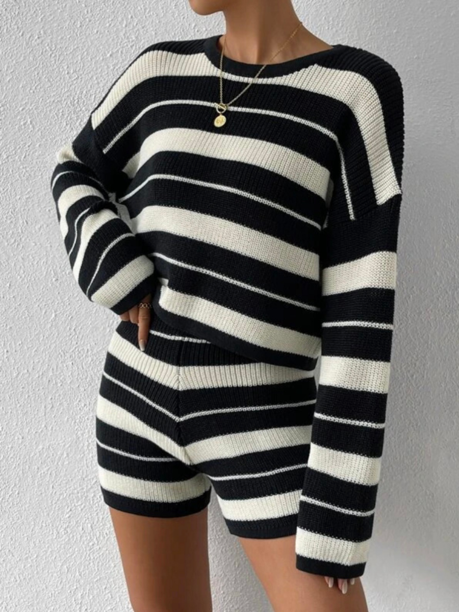 Pull et short rayés pour femme