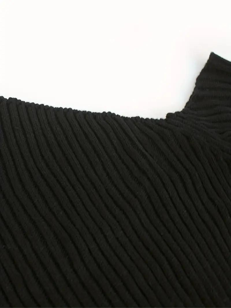 pull en maille côtelée à encolure asymétrique