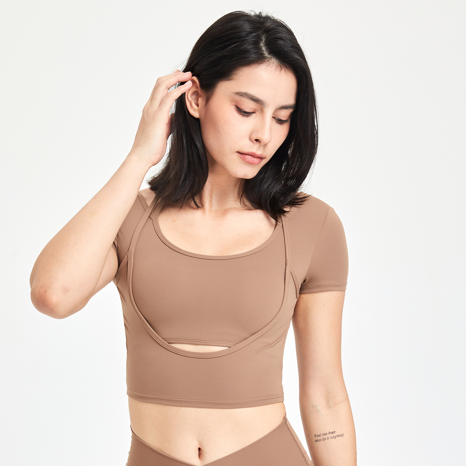 Haut sportif à manches courtes pour femme