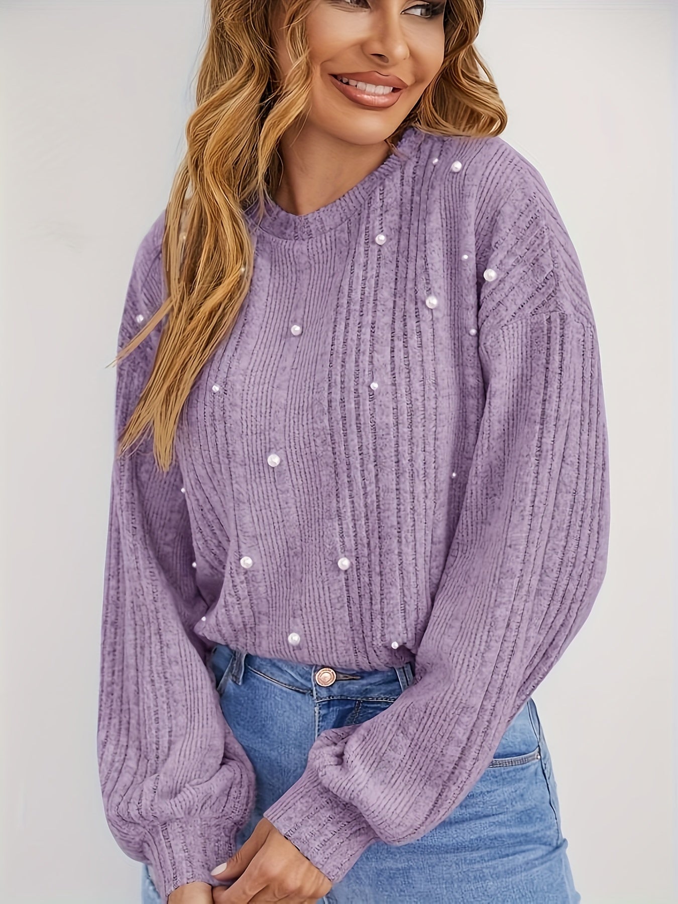 Pull côtelé à col rond et décoration de perles