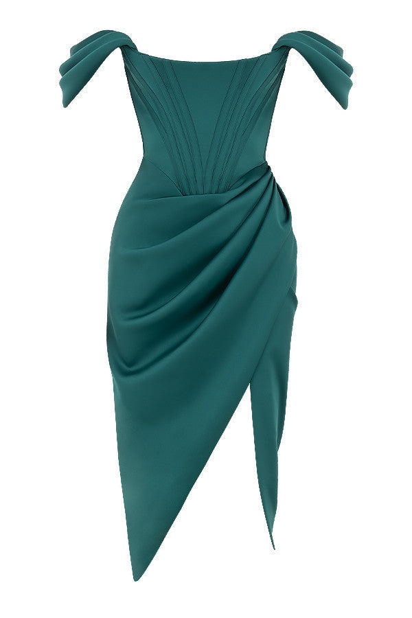 Robe en satin à épaules dénudées