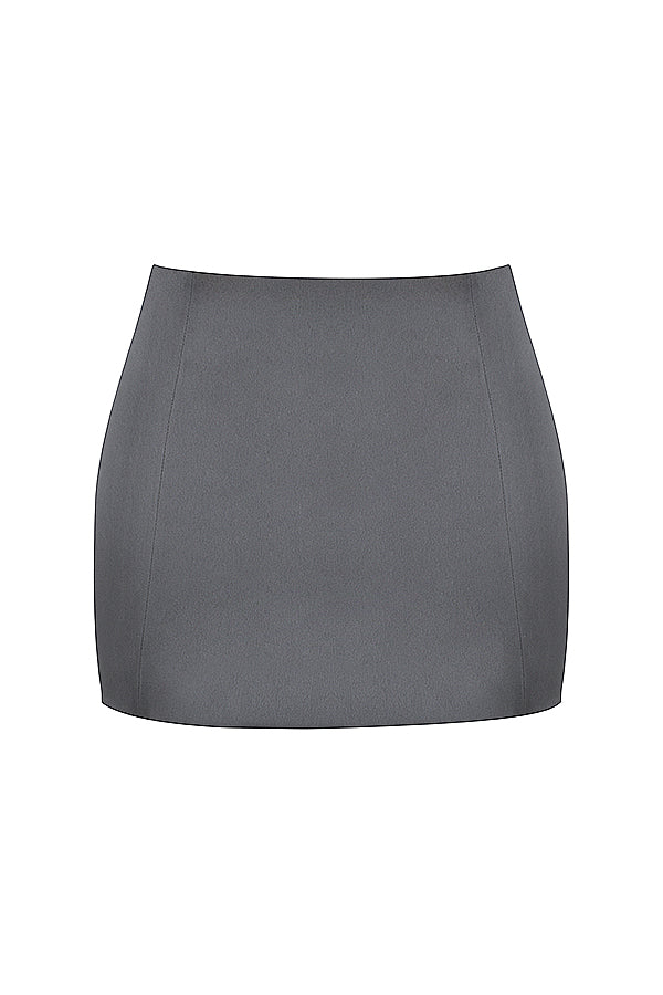 Haut ombré avec lien sur le devant pour une mini-jupe trapàze en satin
