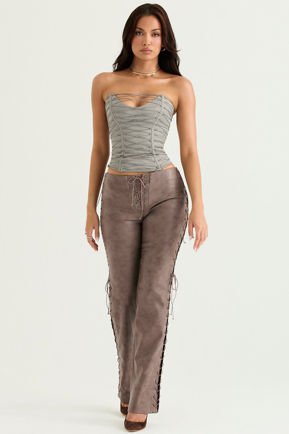 Corset à lacets fumé avec pantalon à lacets en cuir végétalien moka