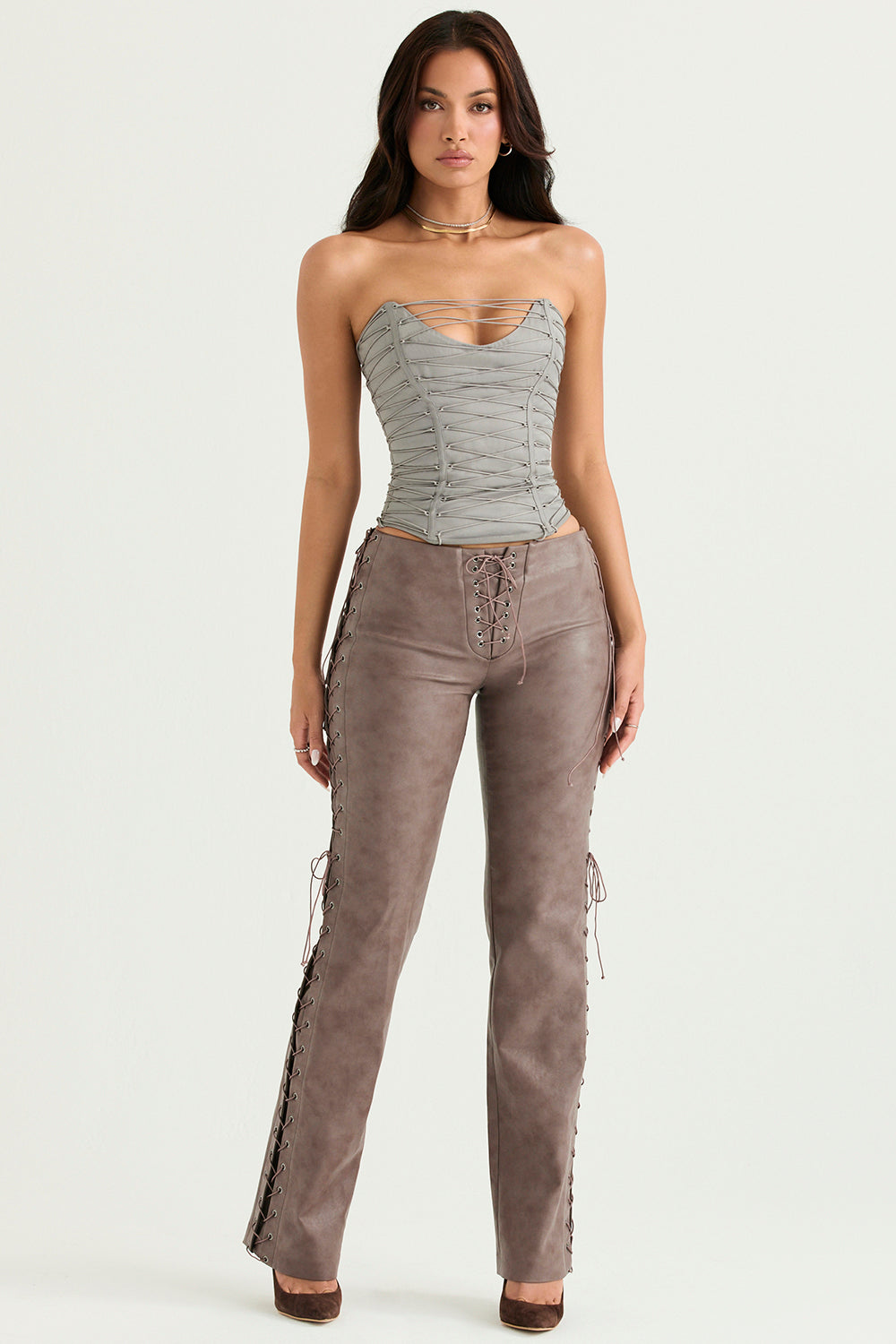 Corset à lacets fumé avec pantalon à lacets en cuir végétalien moka