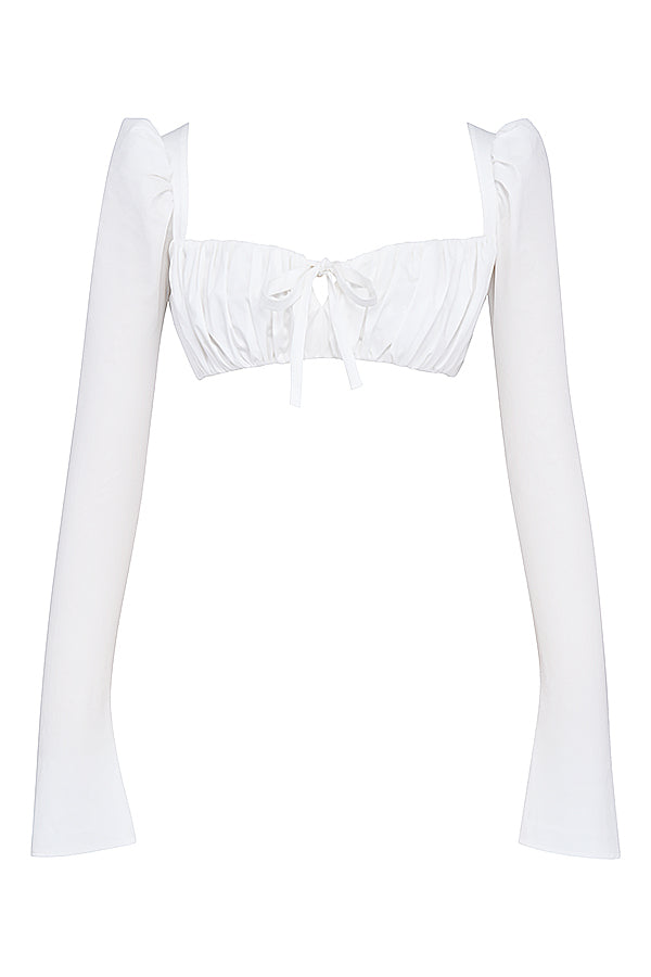 Top blanc à manches bouffantes et mini jupe avec nàud