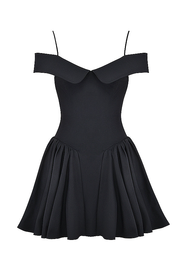 Mini-robe à épaules dénudées
