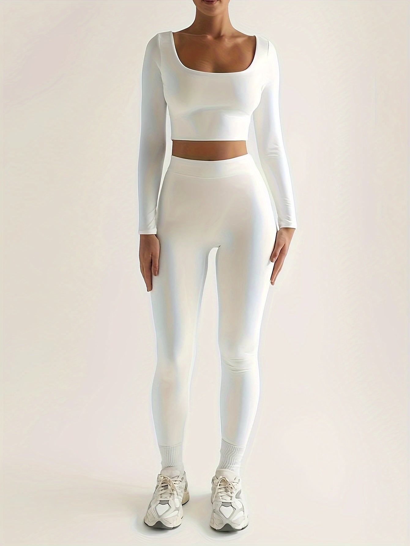 Ensemble de sport composé d'un crop top à manches longues et d'un pantalon skinny taille haute
