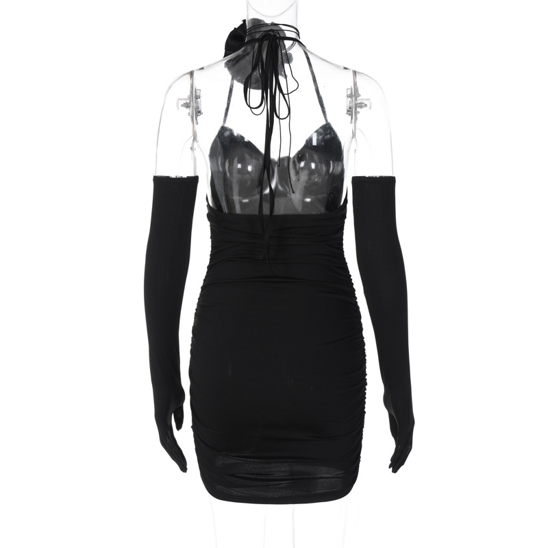 Robe fourreau rose noir avec col licou, col en V, lacets et gants
