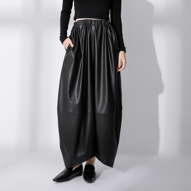 Pantalon en cuir noir à taille haute et jambes larges