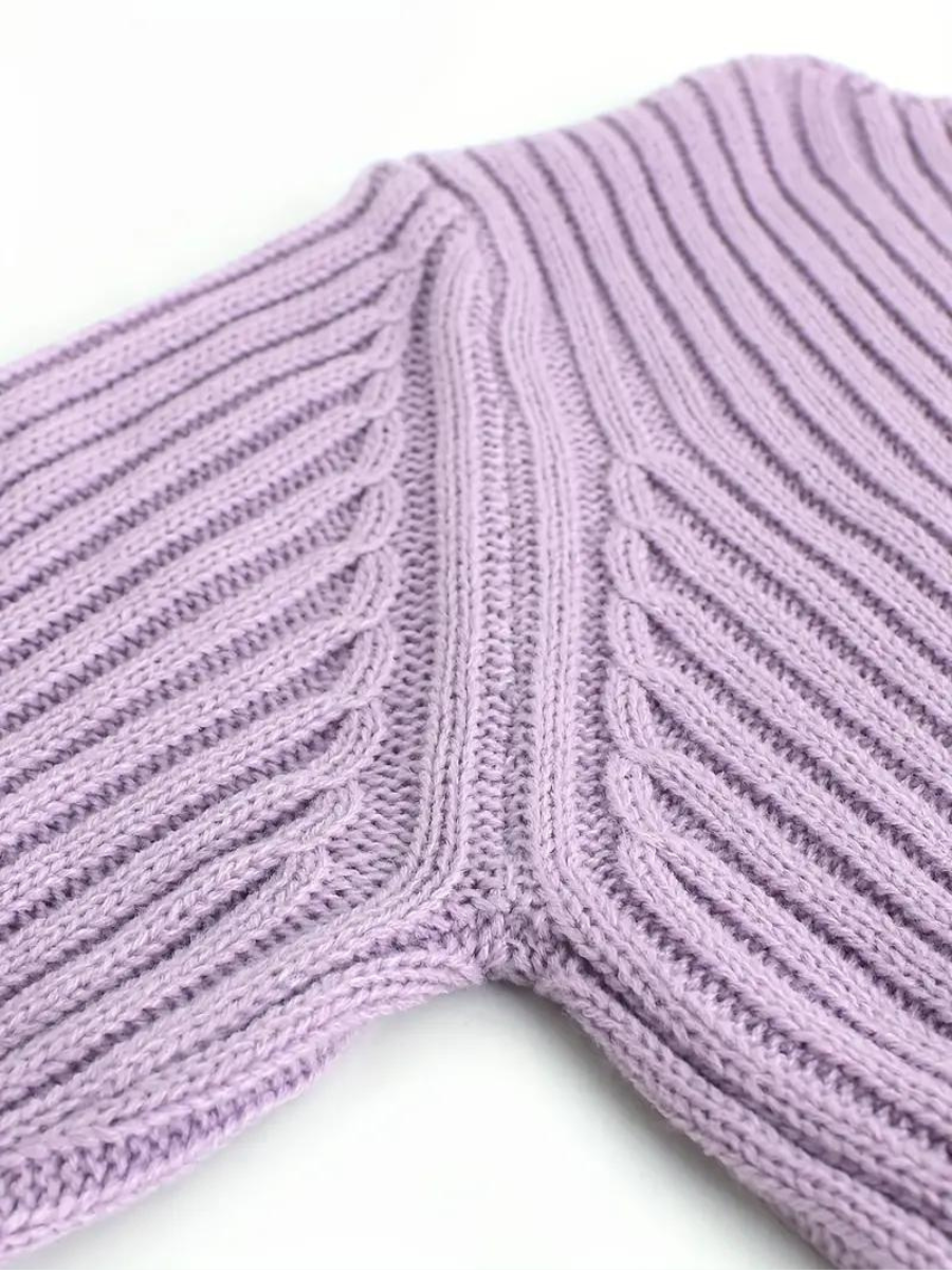 pull en maille côtelée à encolure asymétrique
