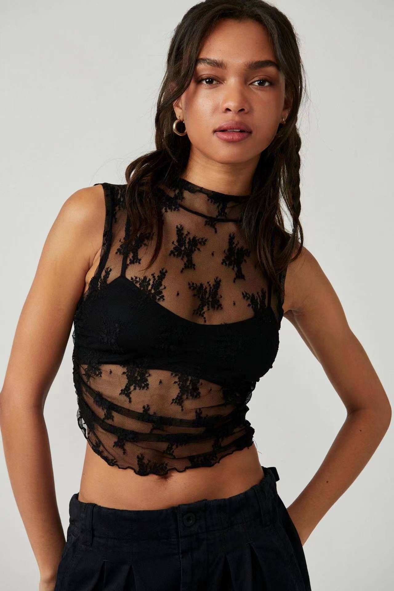 Top transparent en dentelle