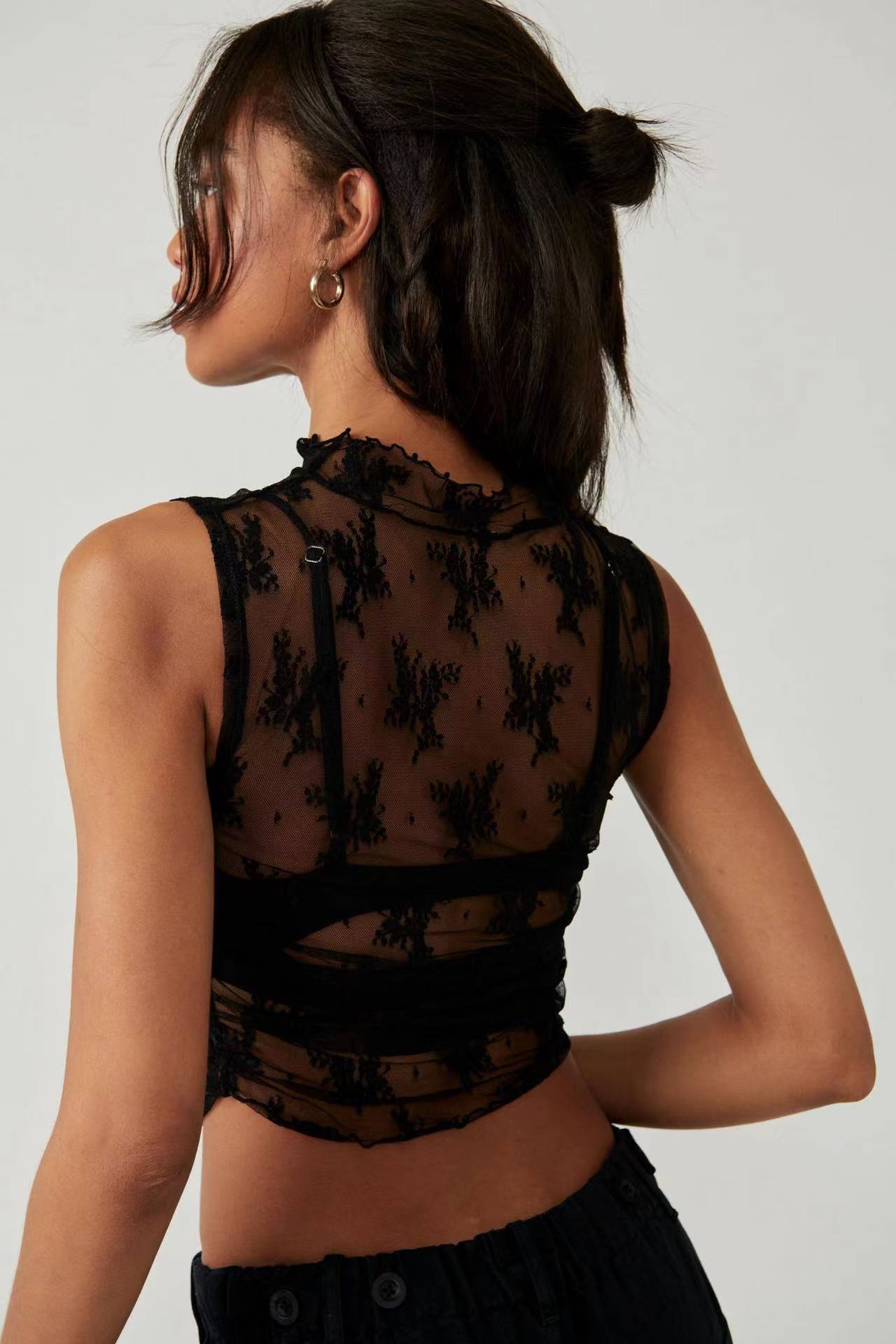 Top transparent en dentelle