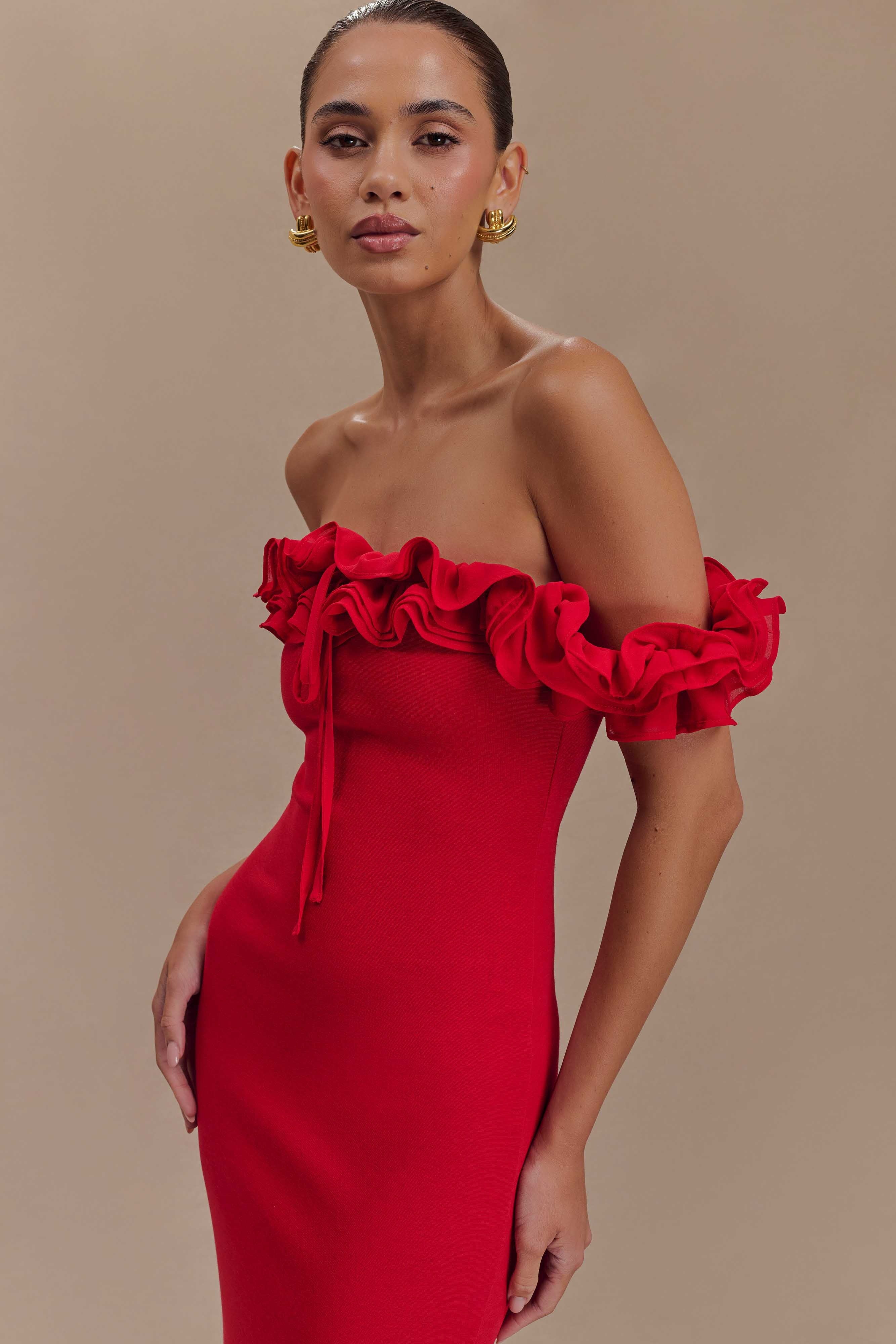 Robe Longue Rouge à Volants et Epaules Dénudées