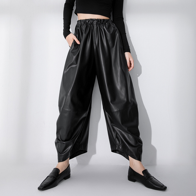 Pantalon en cuir noir à taille haute et jambes larges