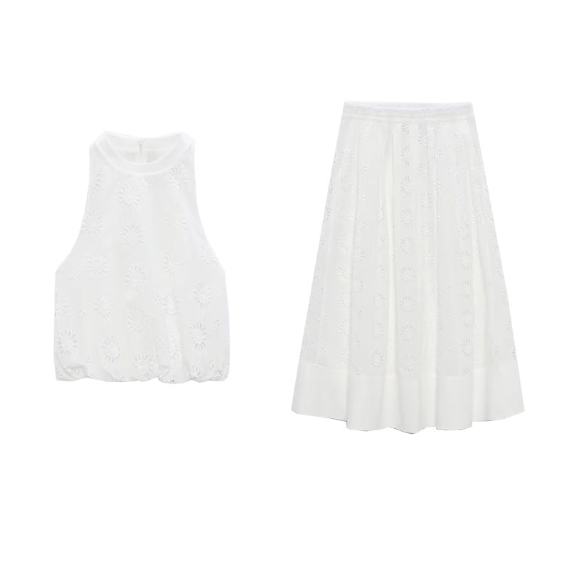 Top blanc brodé ajouré avec jupe