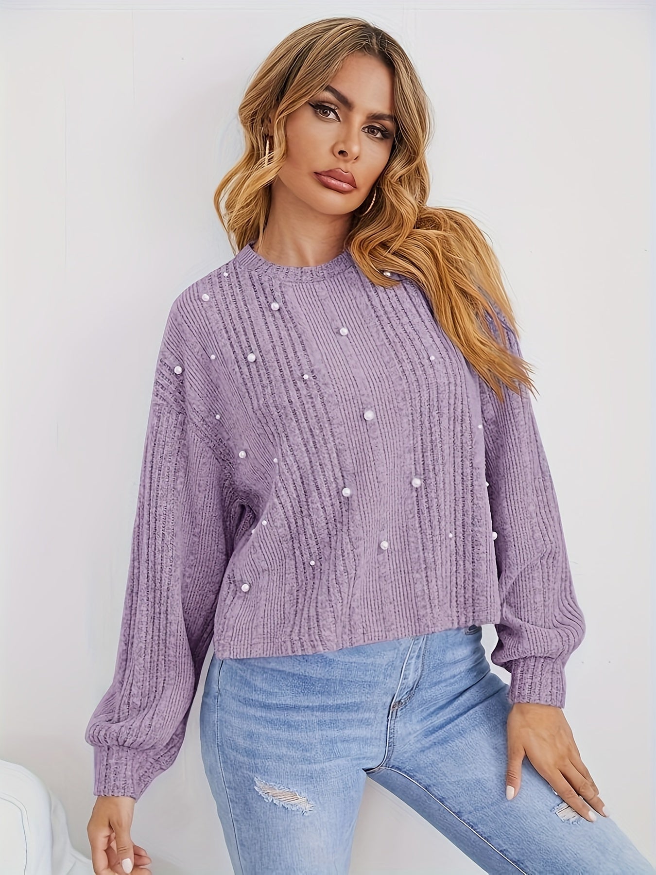 Pull côtelé à col rond et décoration de perles