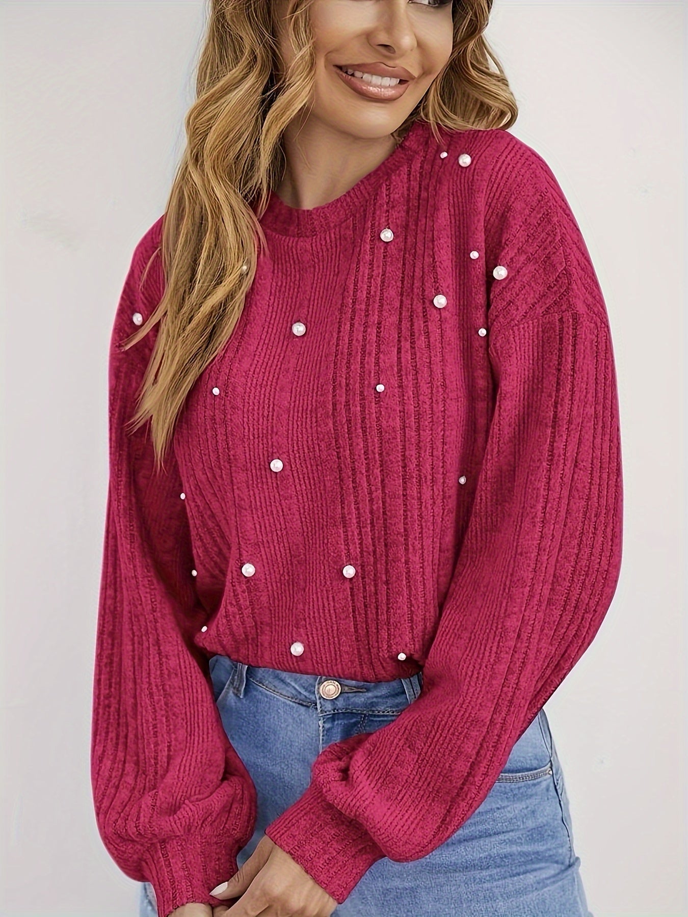 Pull côtelé à col rond et décoration de perles