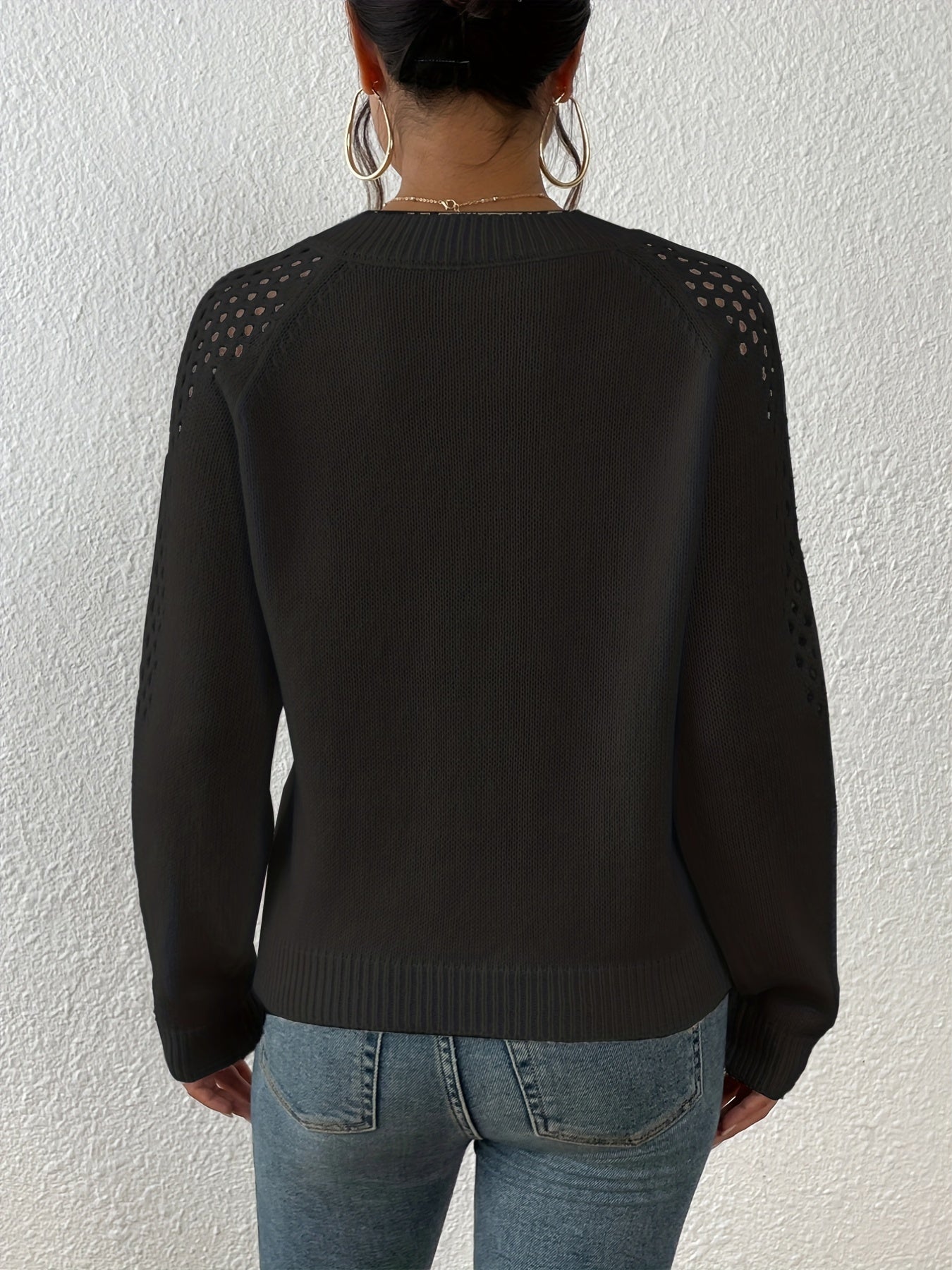 Pull large à manches longues, col V et découpe aux épaules