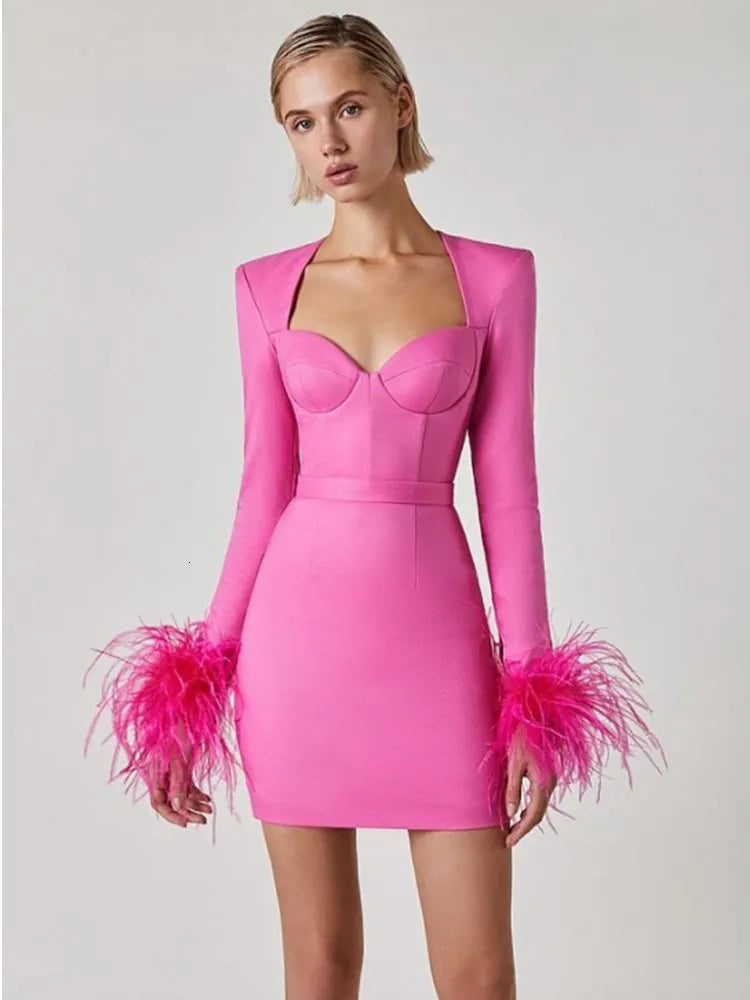 Robe à manches longues avec plumes