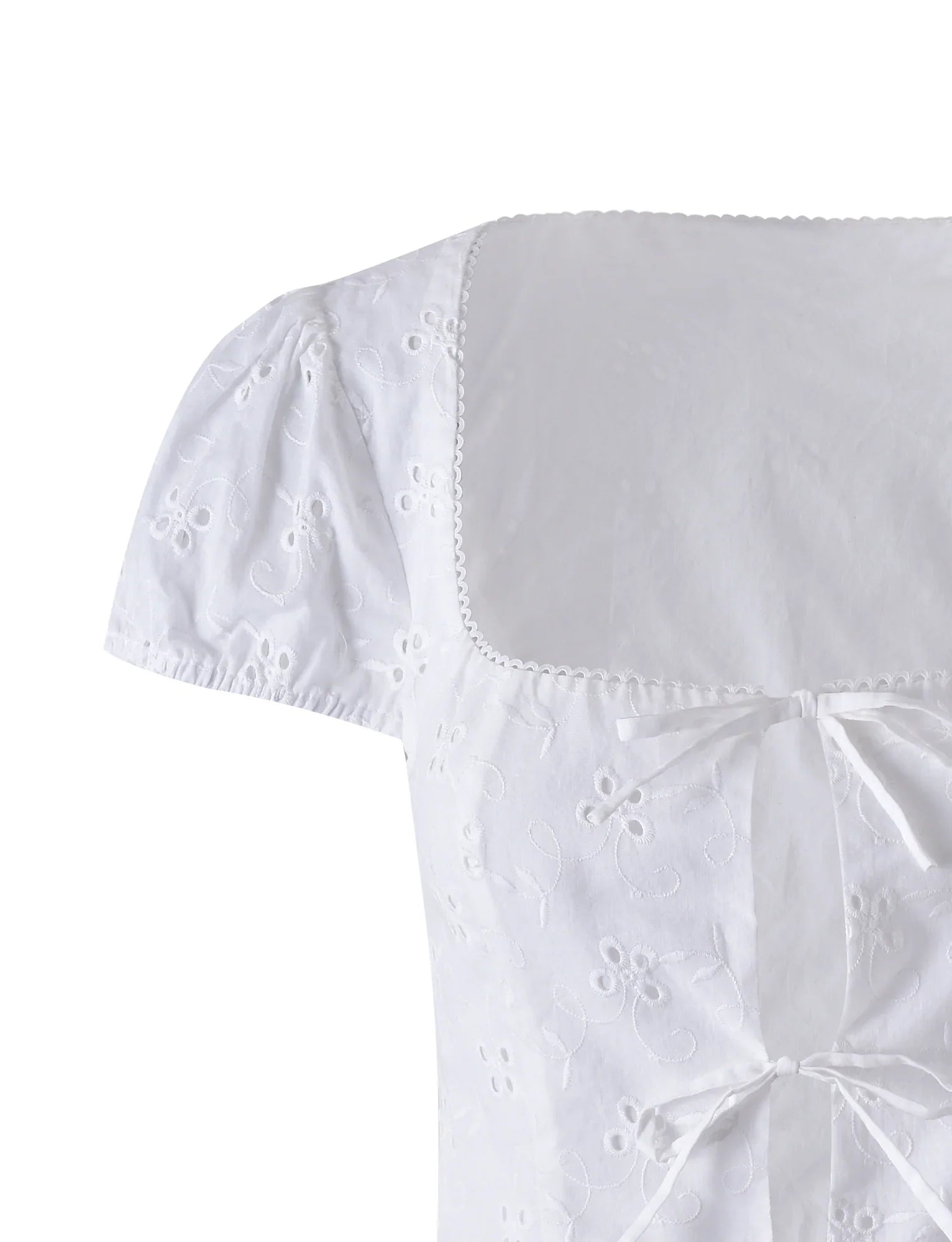 Top vintage blanc à manches courtes et mini jupe