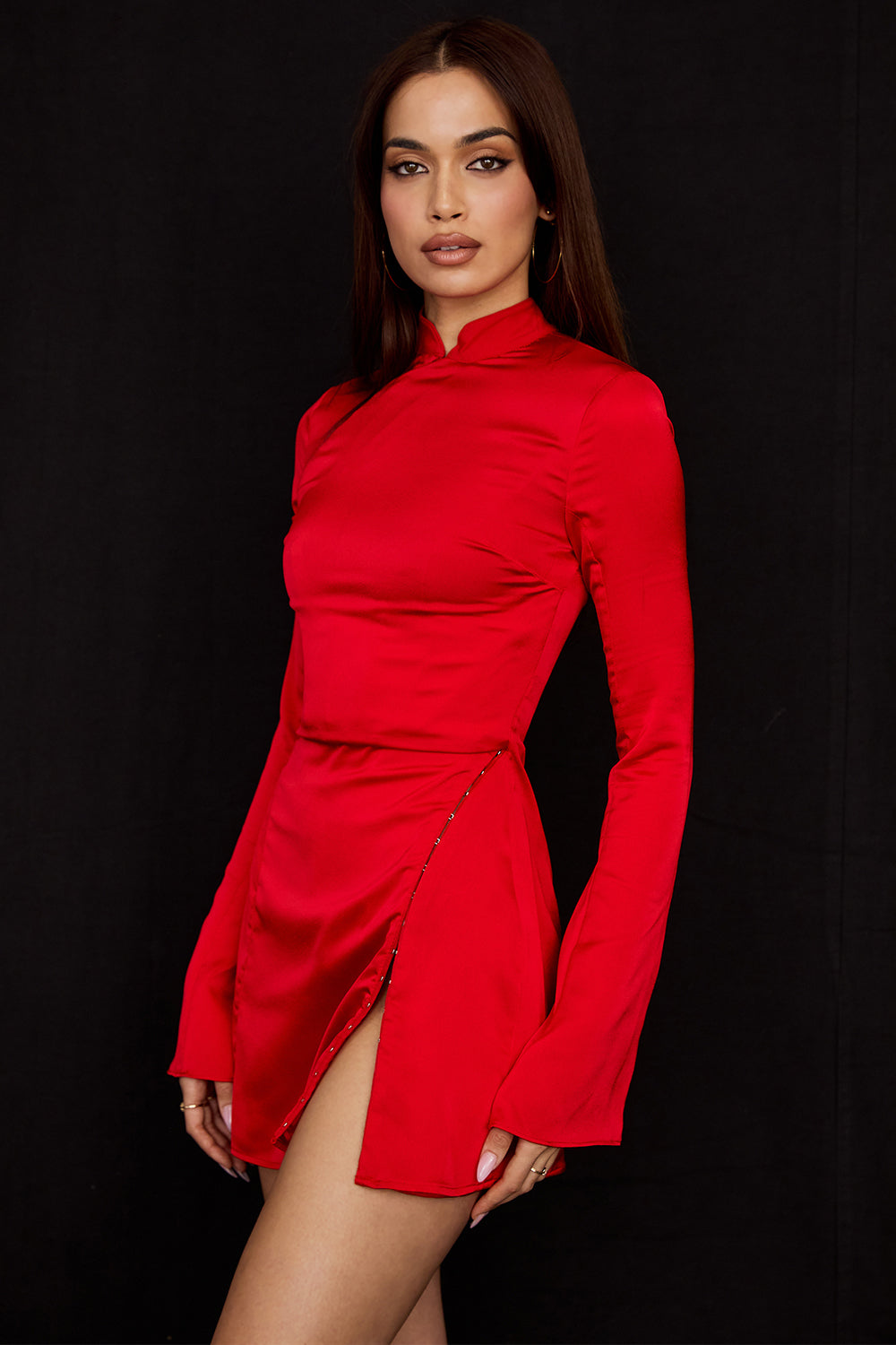 Mini-robe en satin rouge foncé