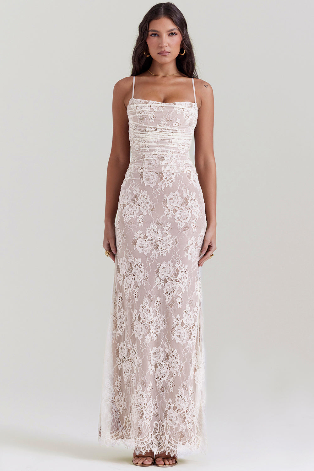 Robe longue en dentelle