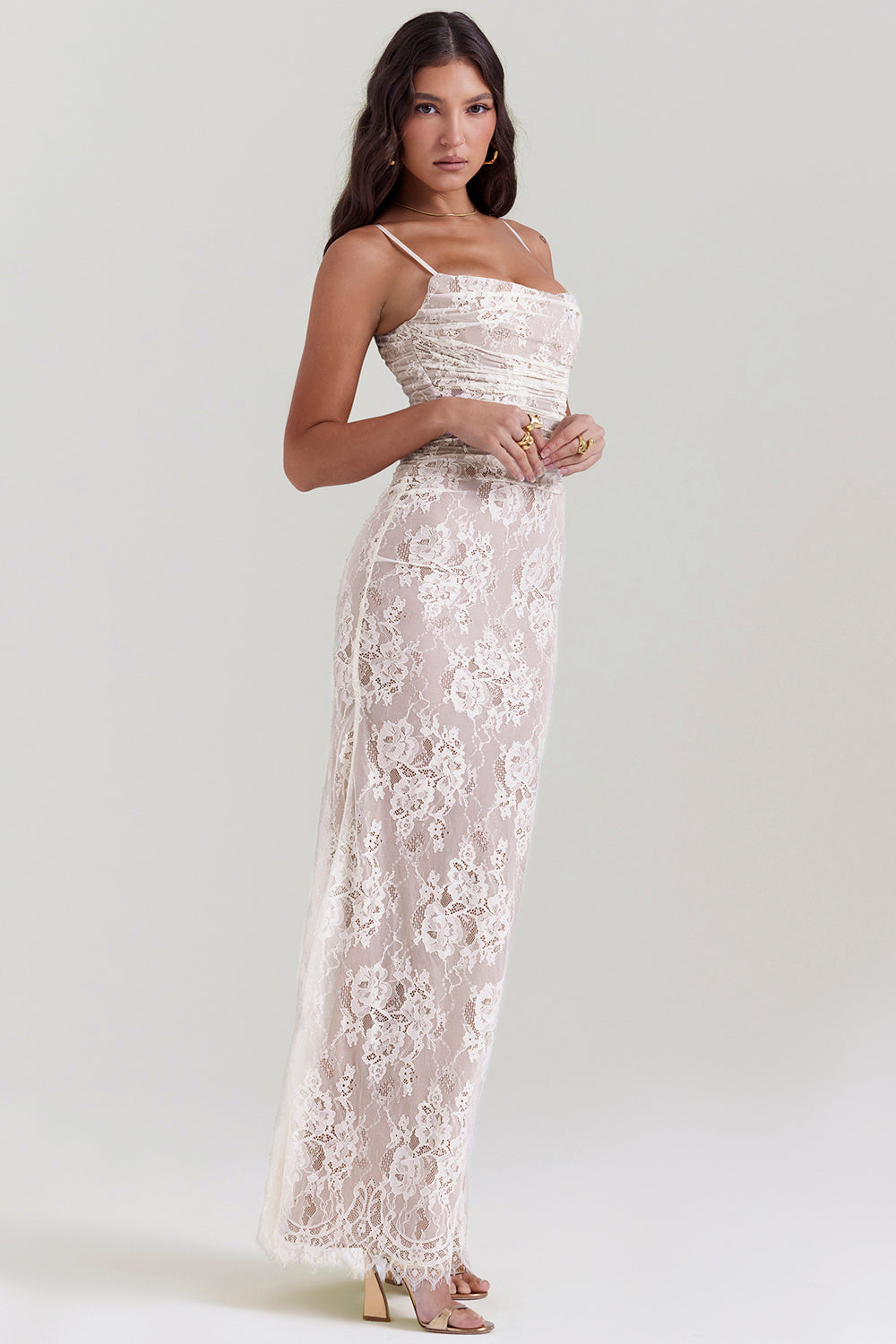Robe longue en dentelle