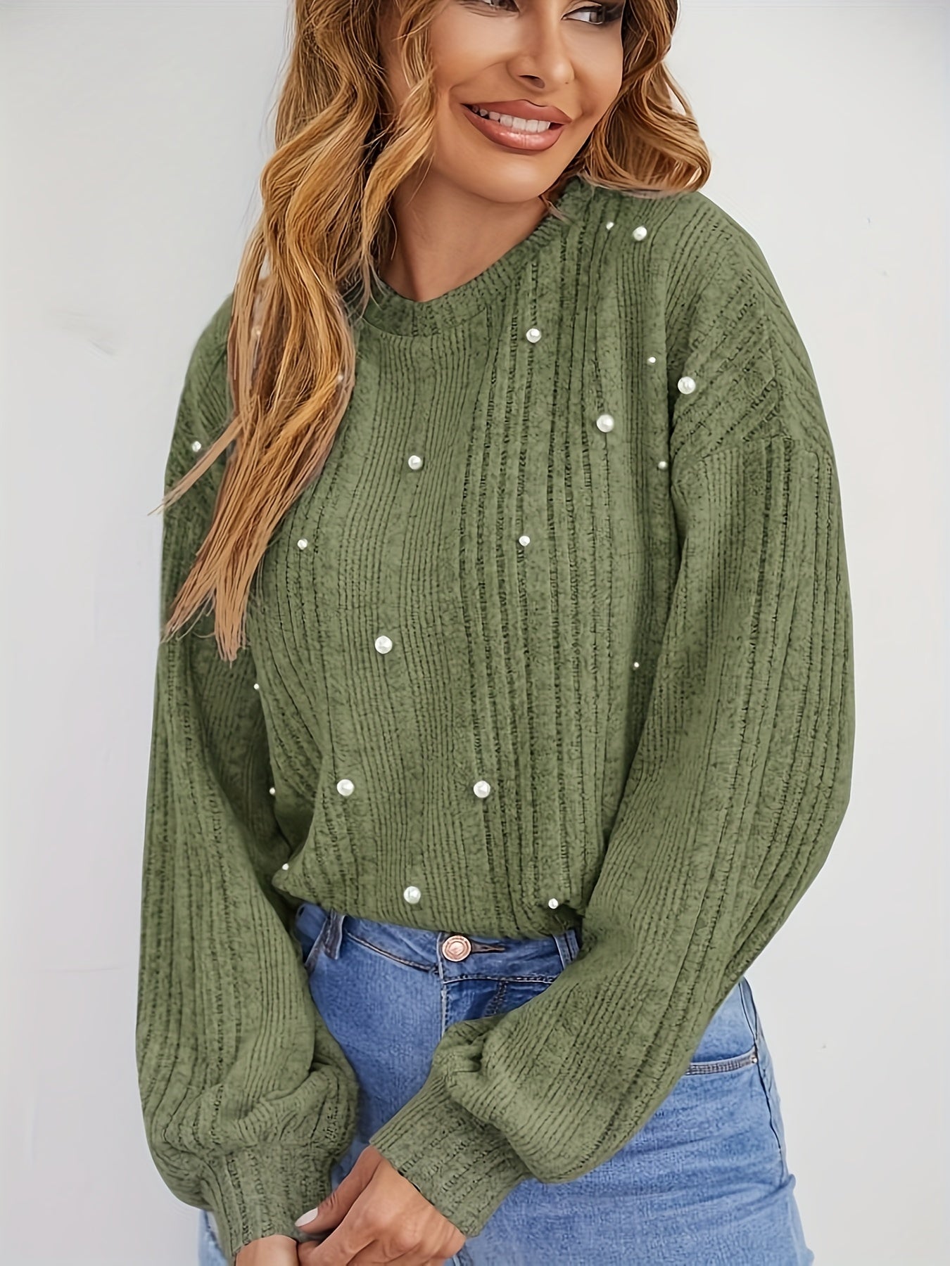 Pull côtelé à col rond et décoration de perles