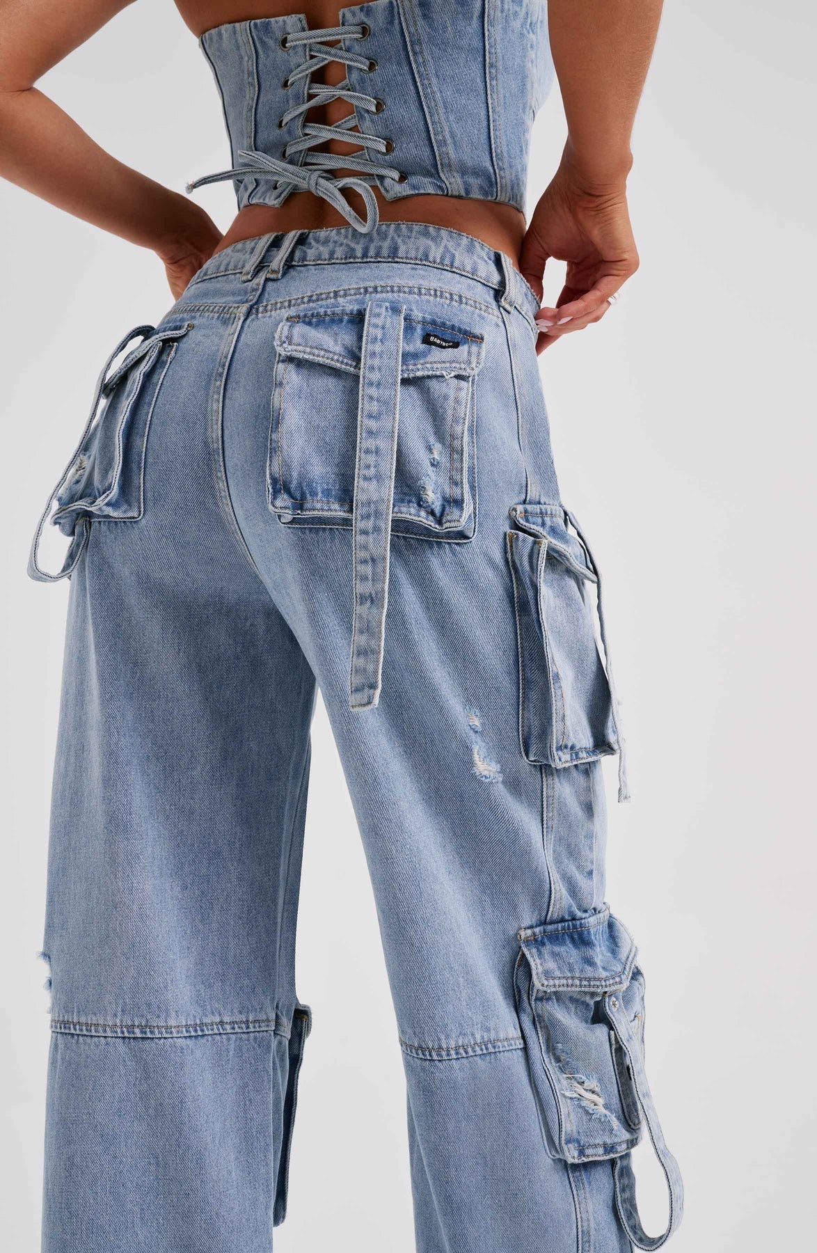 Ensemble corset en jean et pantalon cargo