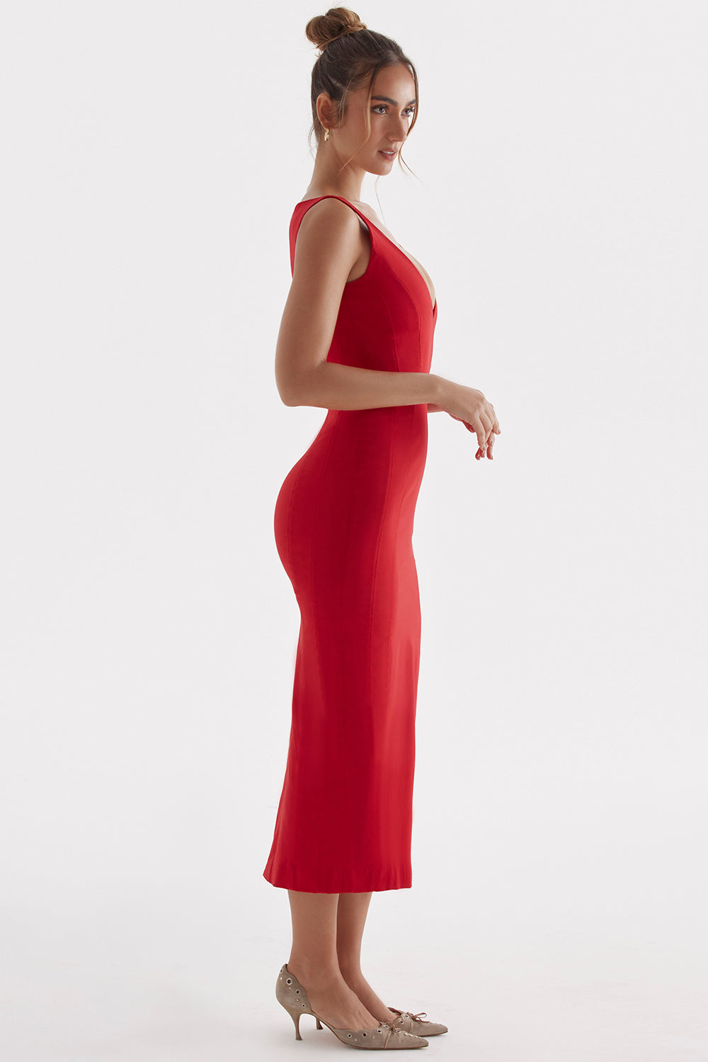Robe longue décolletée avec roses rouges