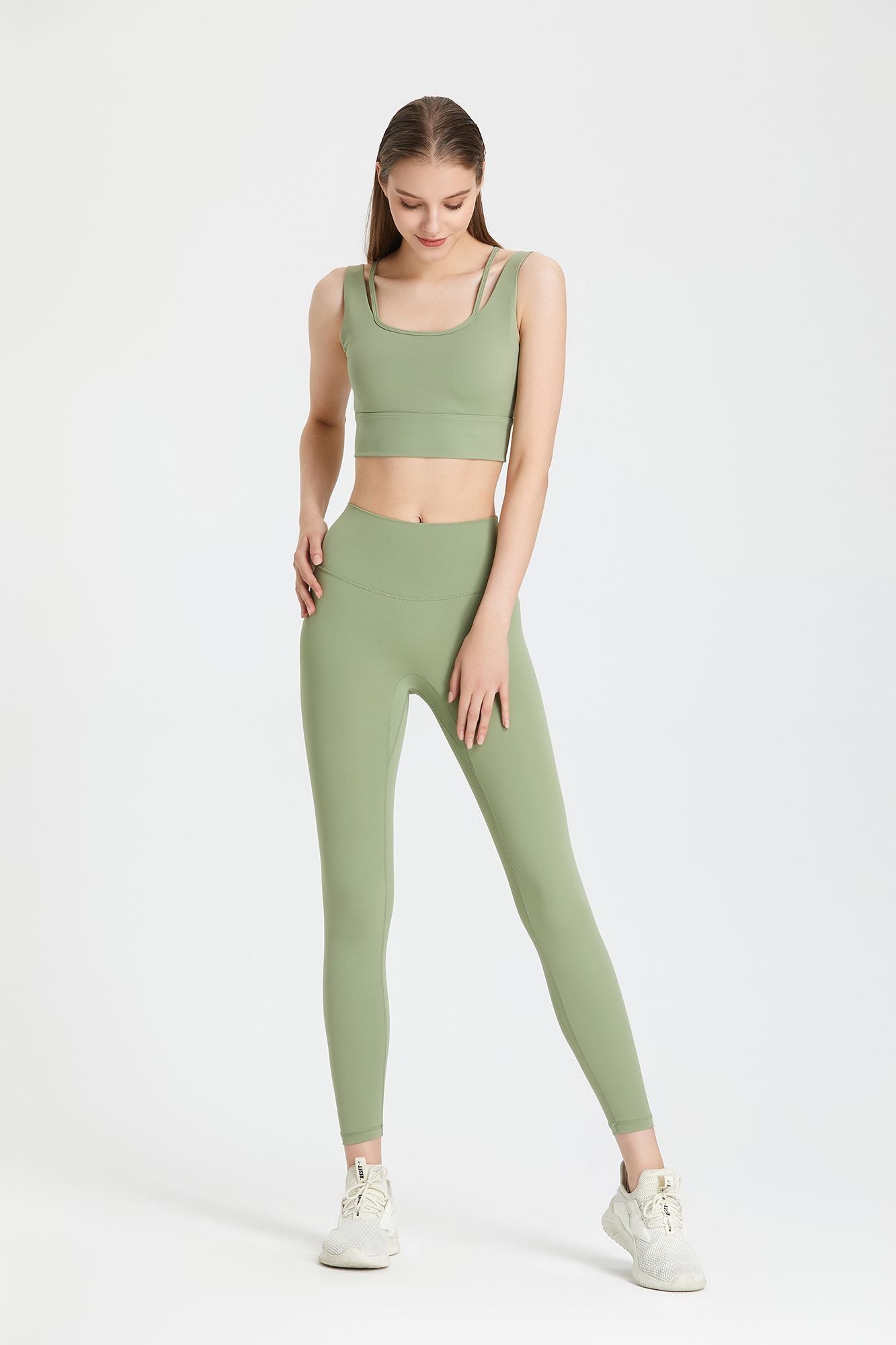 Soutien-gorge de sport avec décolleté en V profond et dos nu