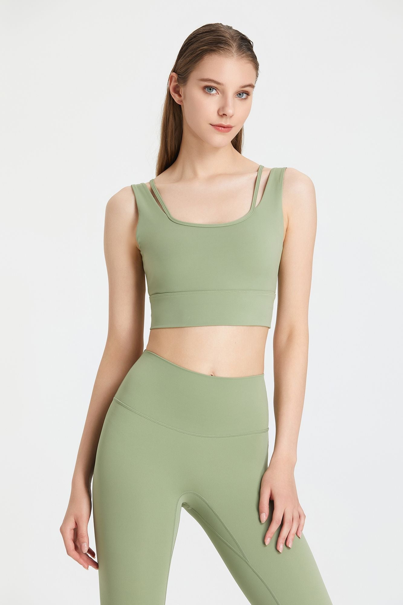 Soutien-gorge de sport avec décolleté en V profond et dos nu