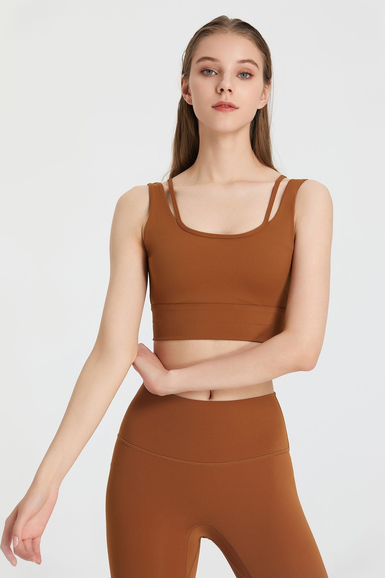 Soutien-gorge de sport avec décolleté en V profond et dos nu