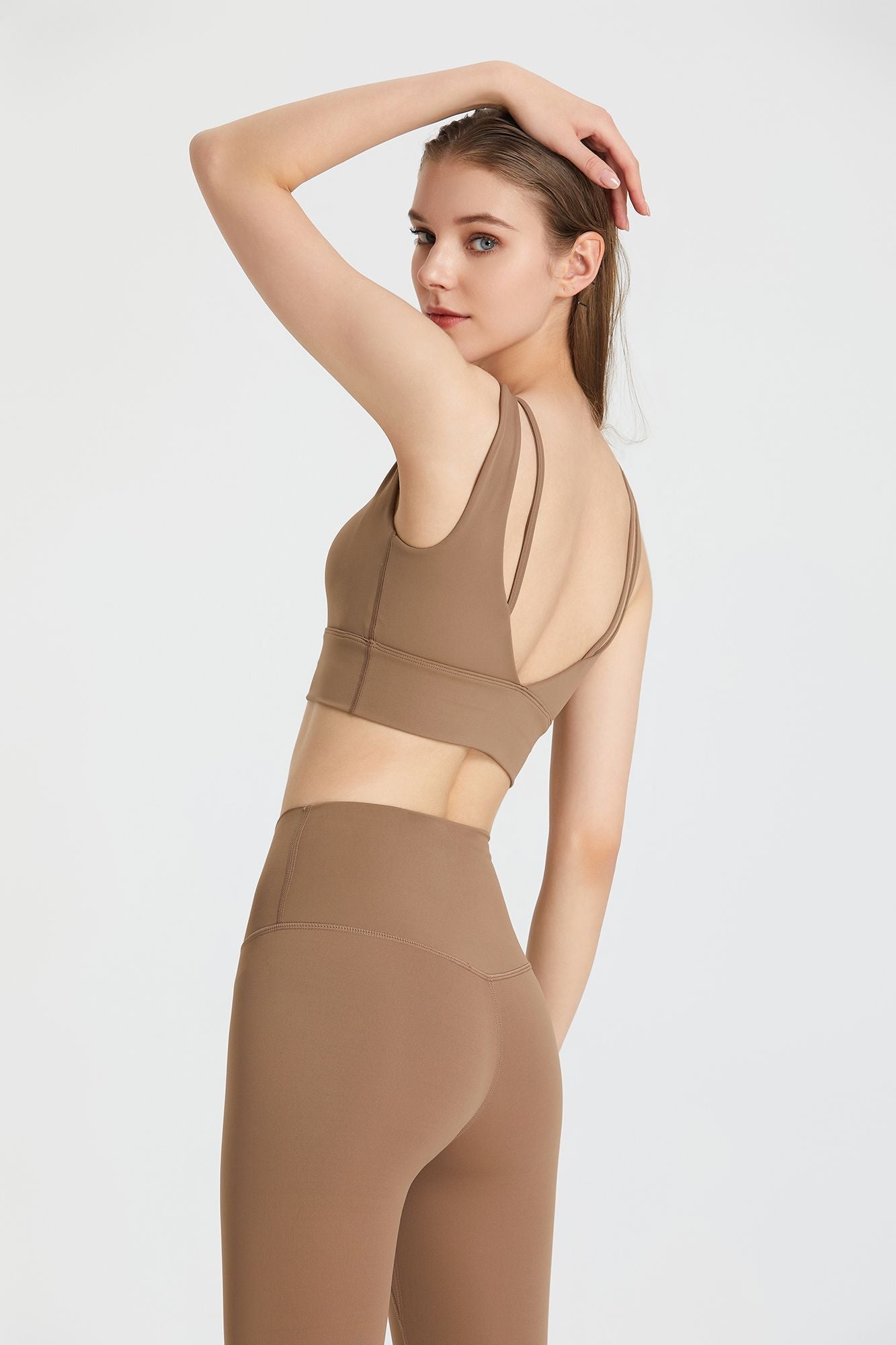 Soutien-gorge de sport avec décolleté en V profond et dos nu