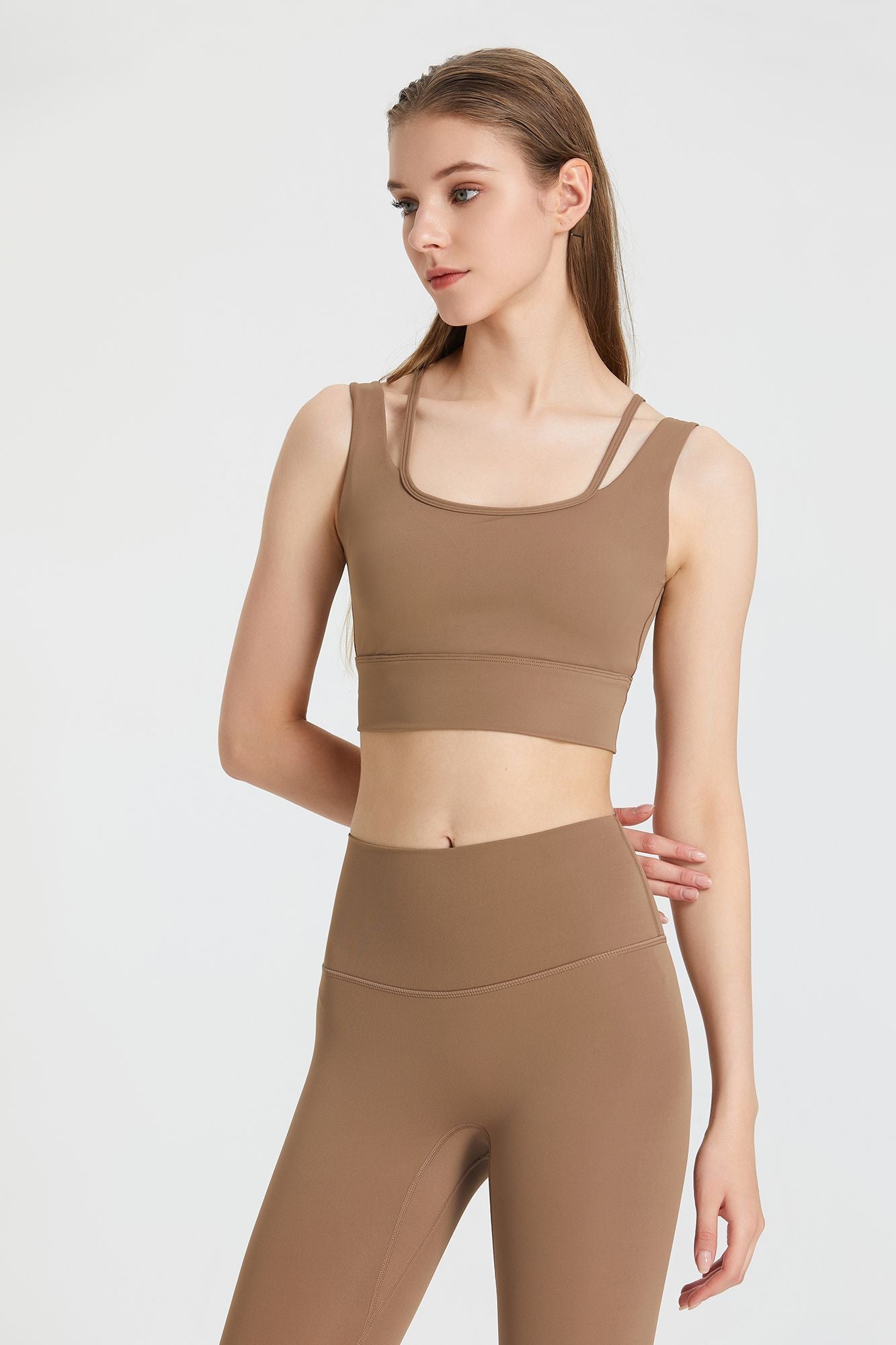 Soutien-gorge de sport avec décolleté en V profond et dos nu