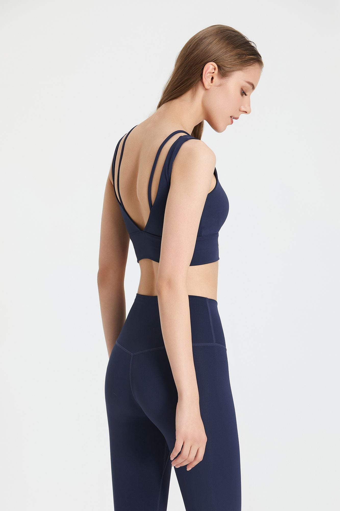 Soutien-gorge de sport avec décolleté en V profond et dos nu