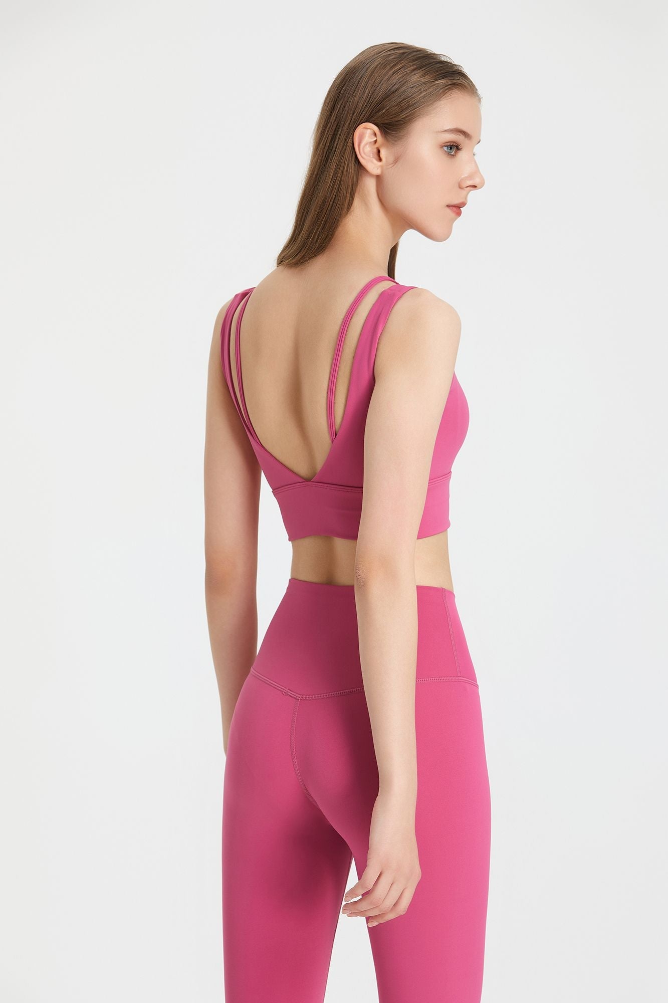 Soutien-gorge de sport avec décolleté en V profond et dos nu