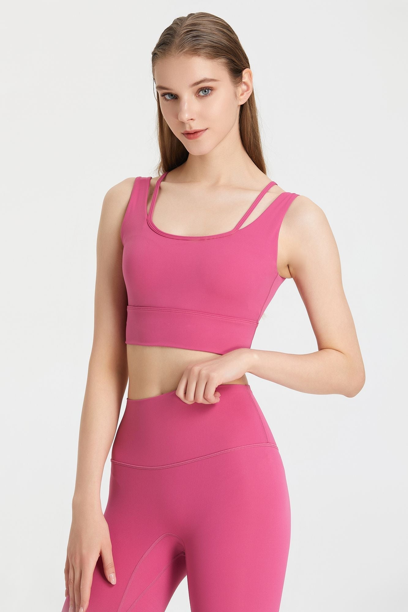 Soutien-gorge de sport avec décolleté en V profond et dos nu