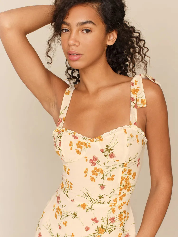 Robe courte fleurie à décolleté en cœur en beige