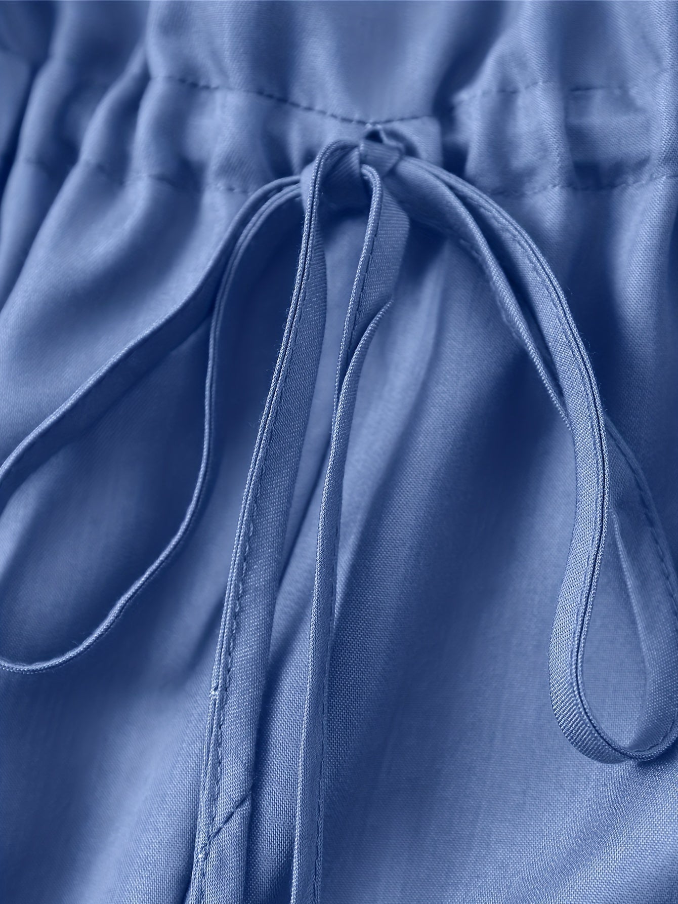Combinaison en jean avec fermeture éclair sur le devant et ceinture