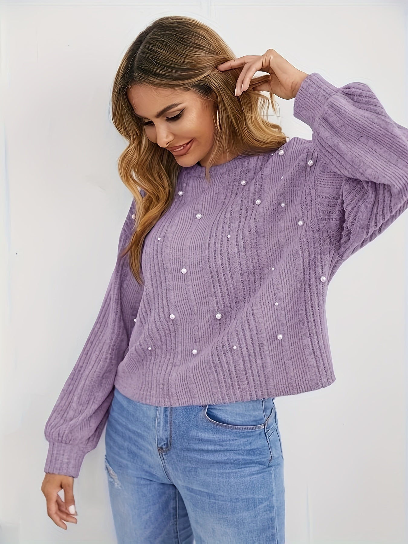 Pull côtelé à col rond et décoration de perles