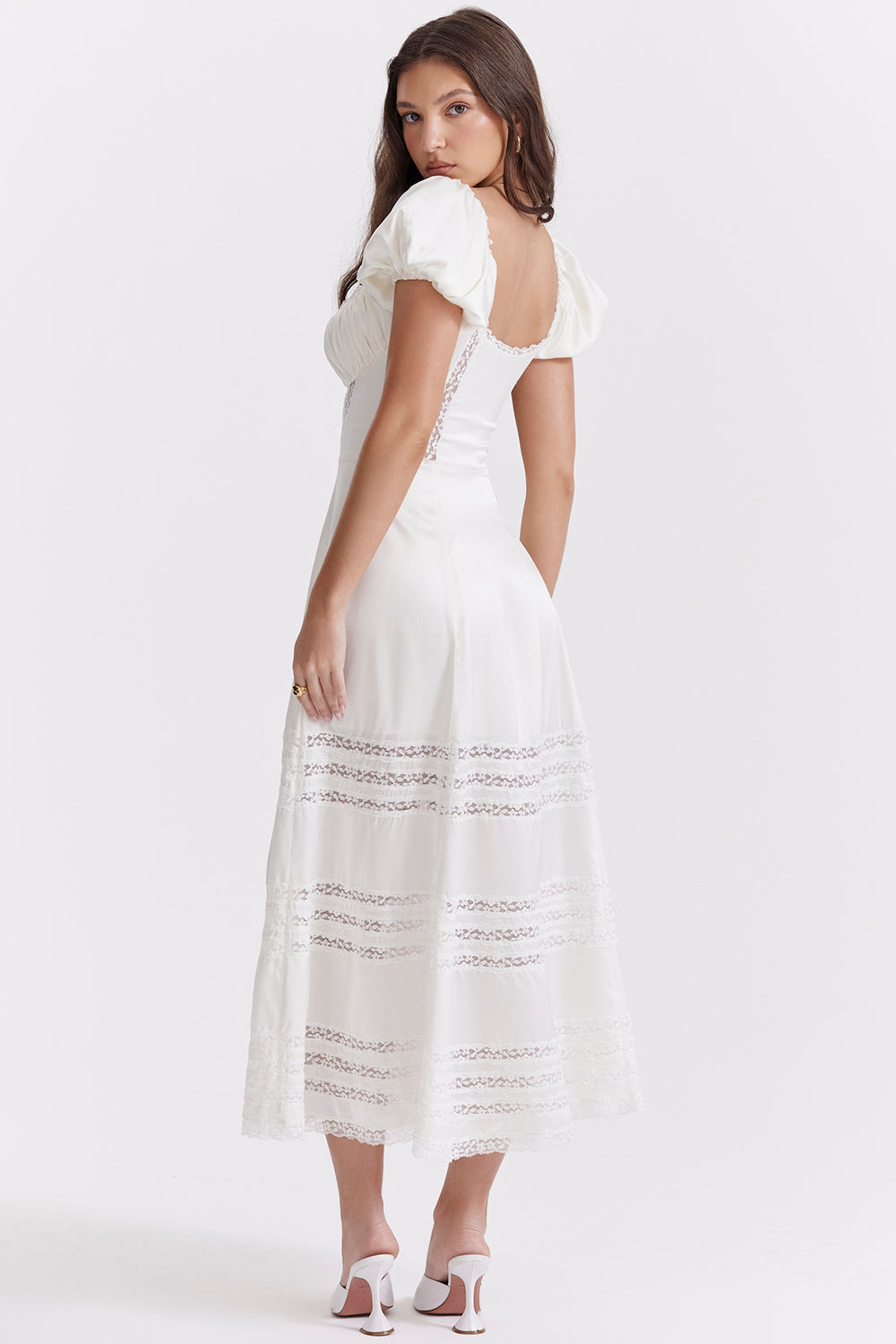 Robe de couleur ivoire en soie véritable avec manches bouffantes
