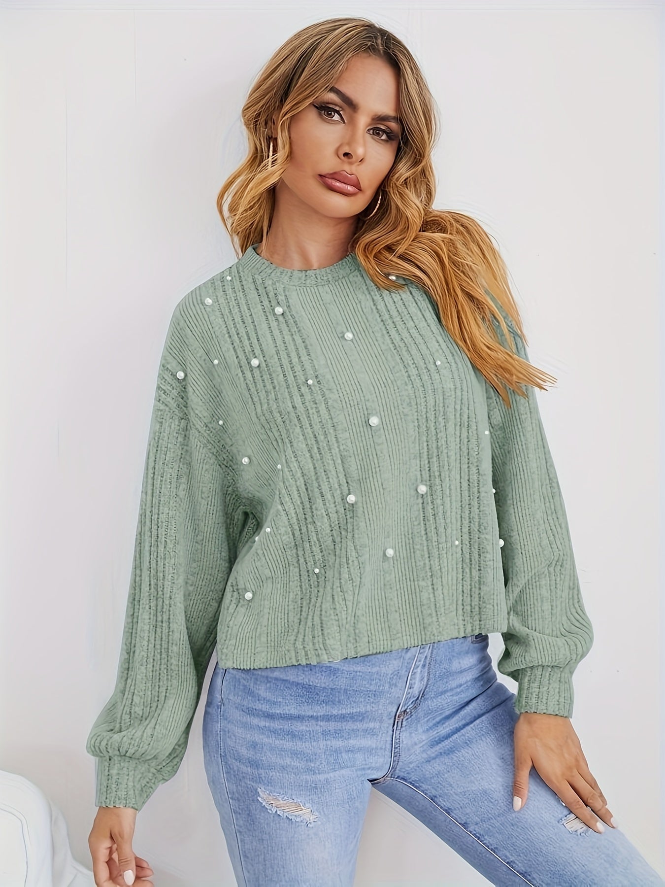 Pull côtelé à col rond et décoration de perles