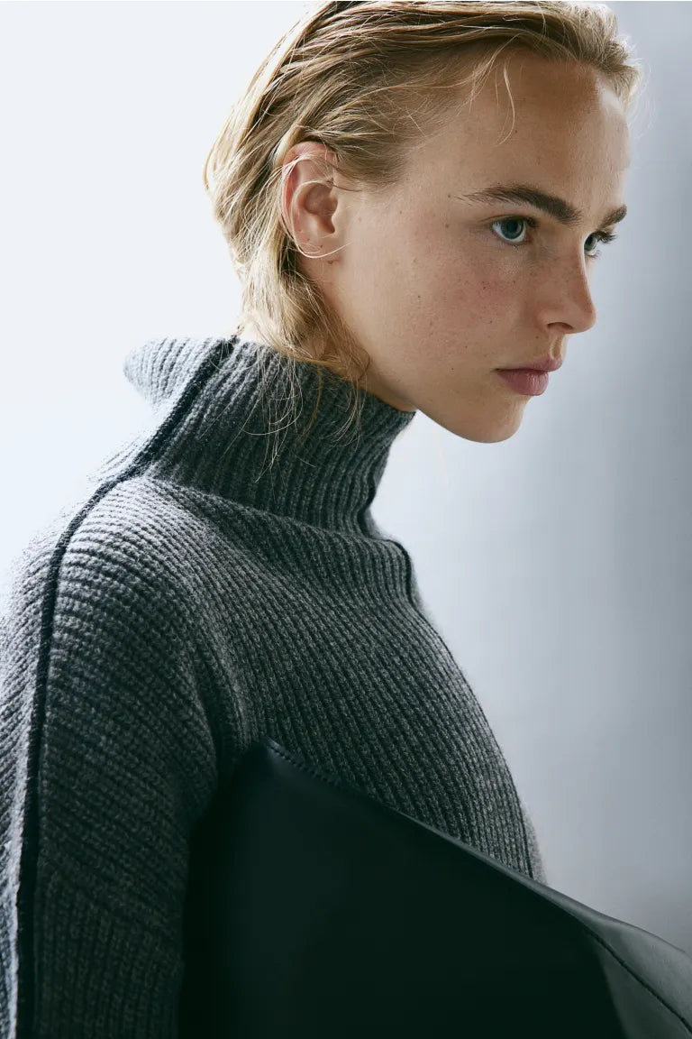 Grand pull en laine en silhouette