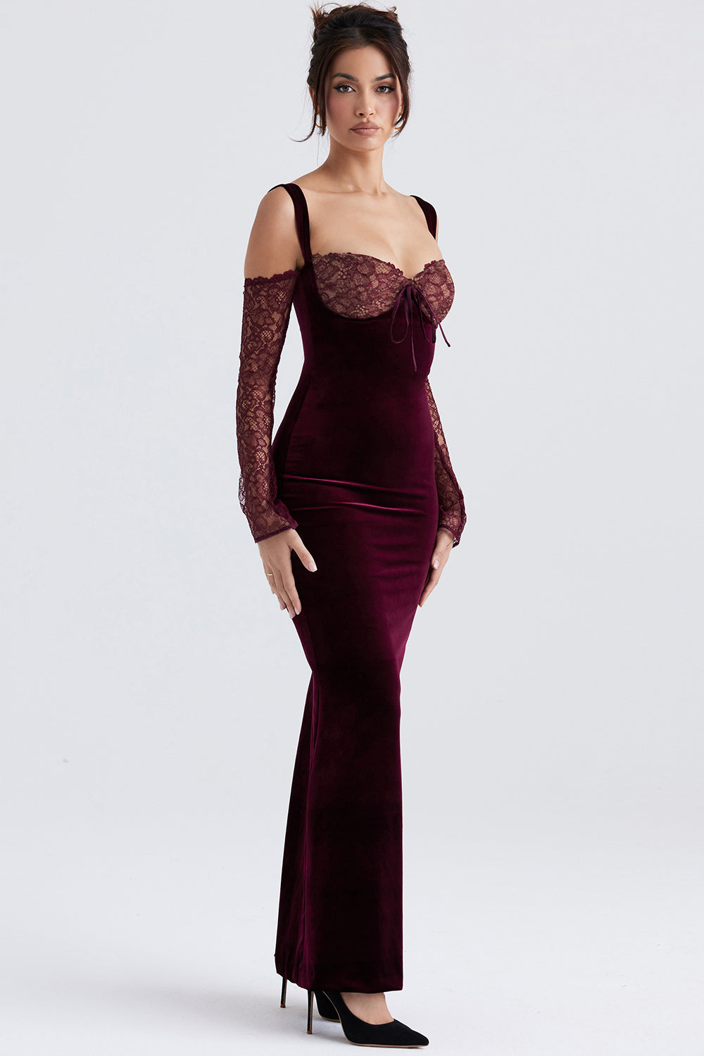 Robe longue en velours cerise noir