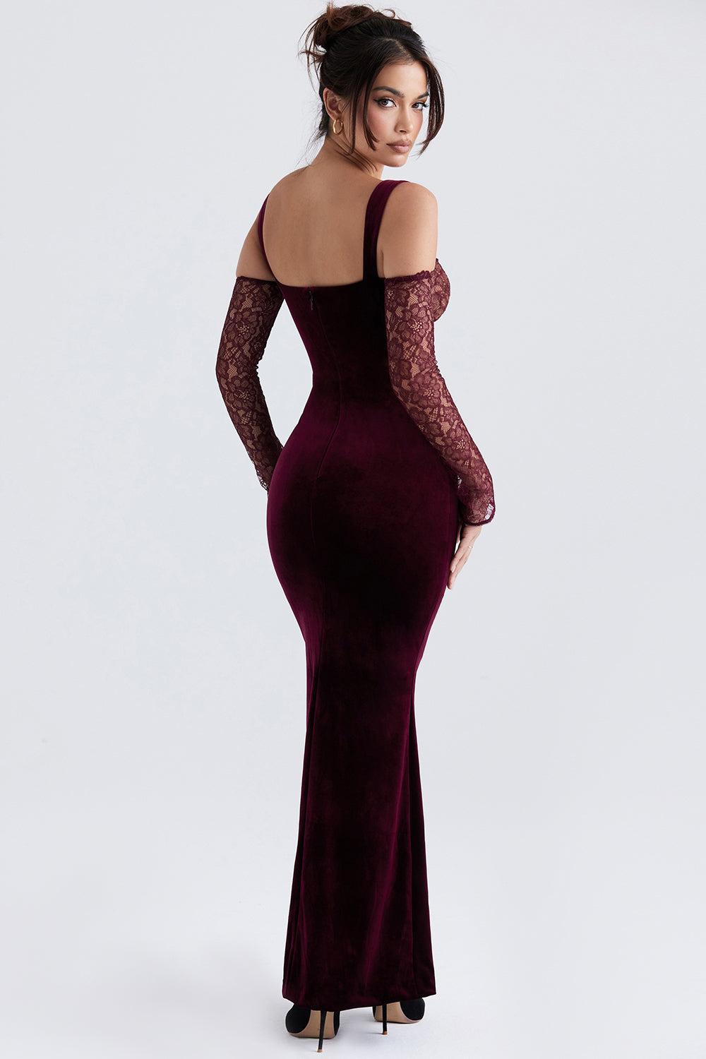Robe longue en velours cerise noir