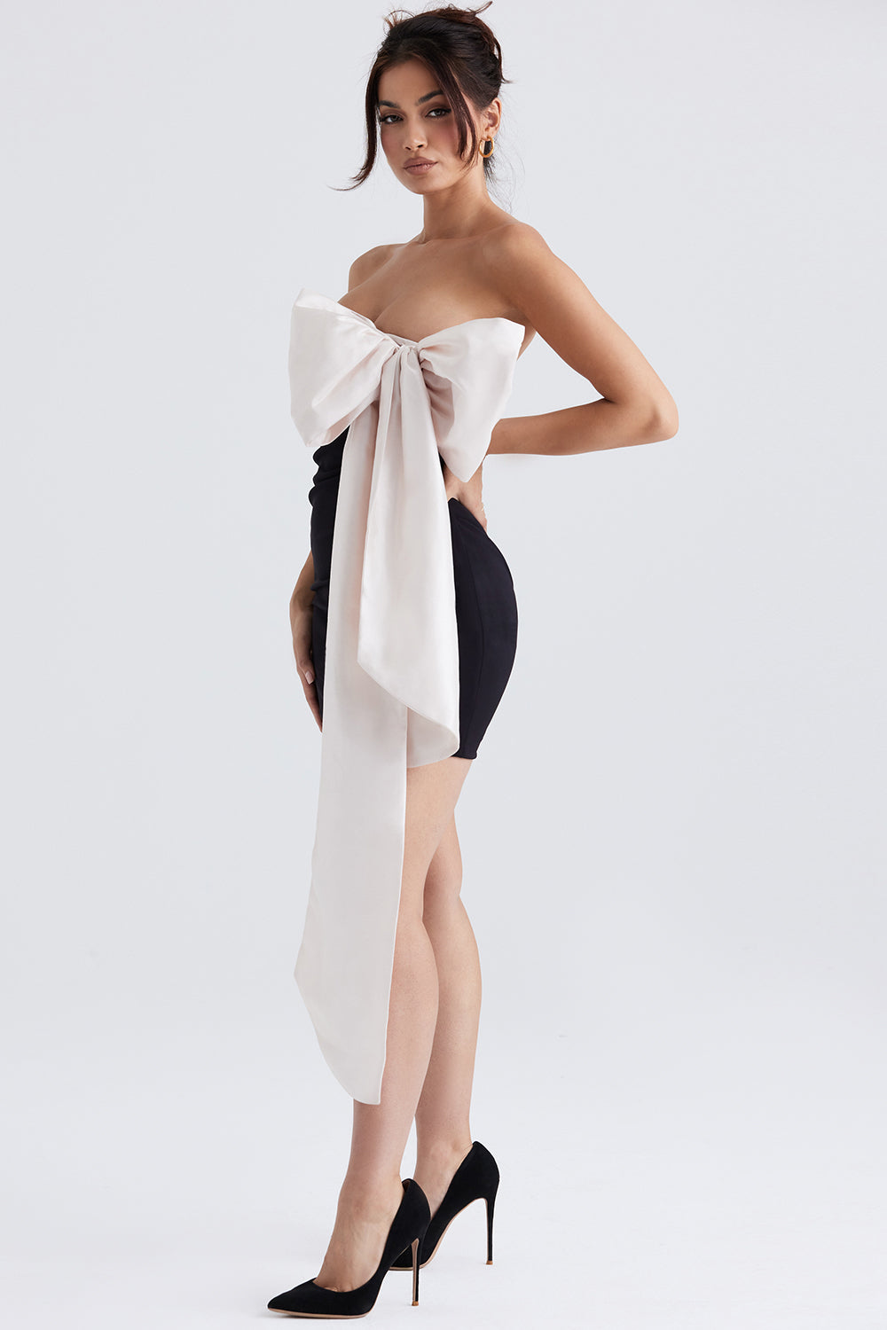 Mini-robe noire et ivoire avec nàud