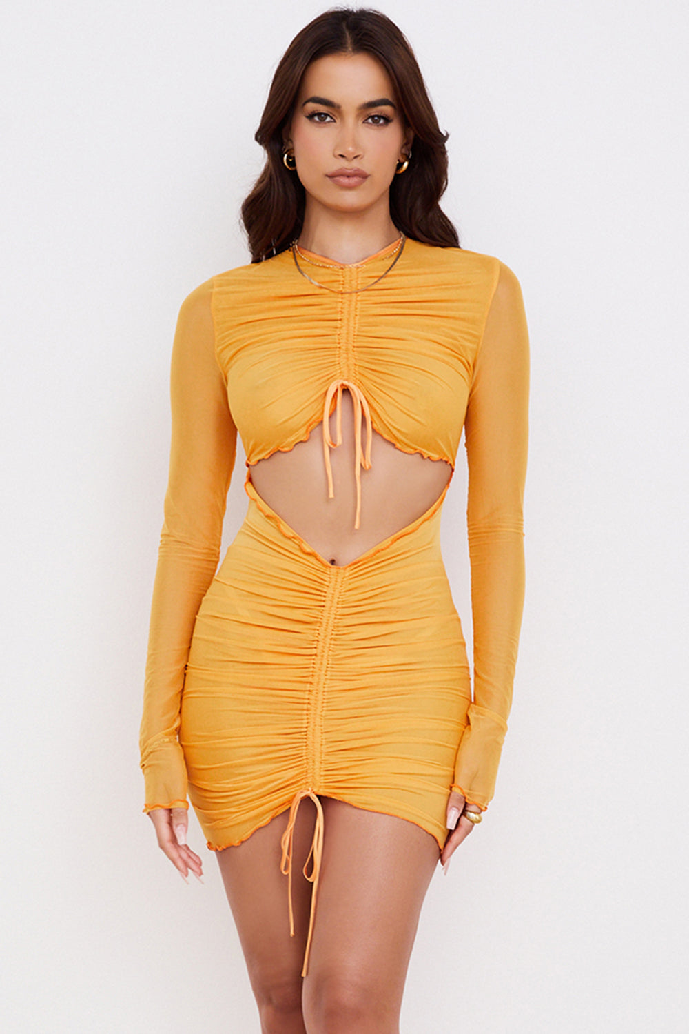 Mini-robe en maille orange à manches longues et découpée à volants