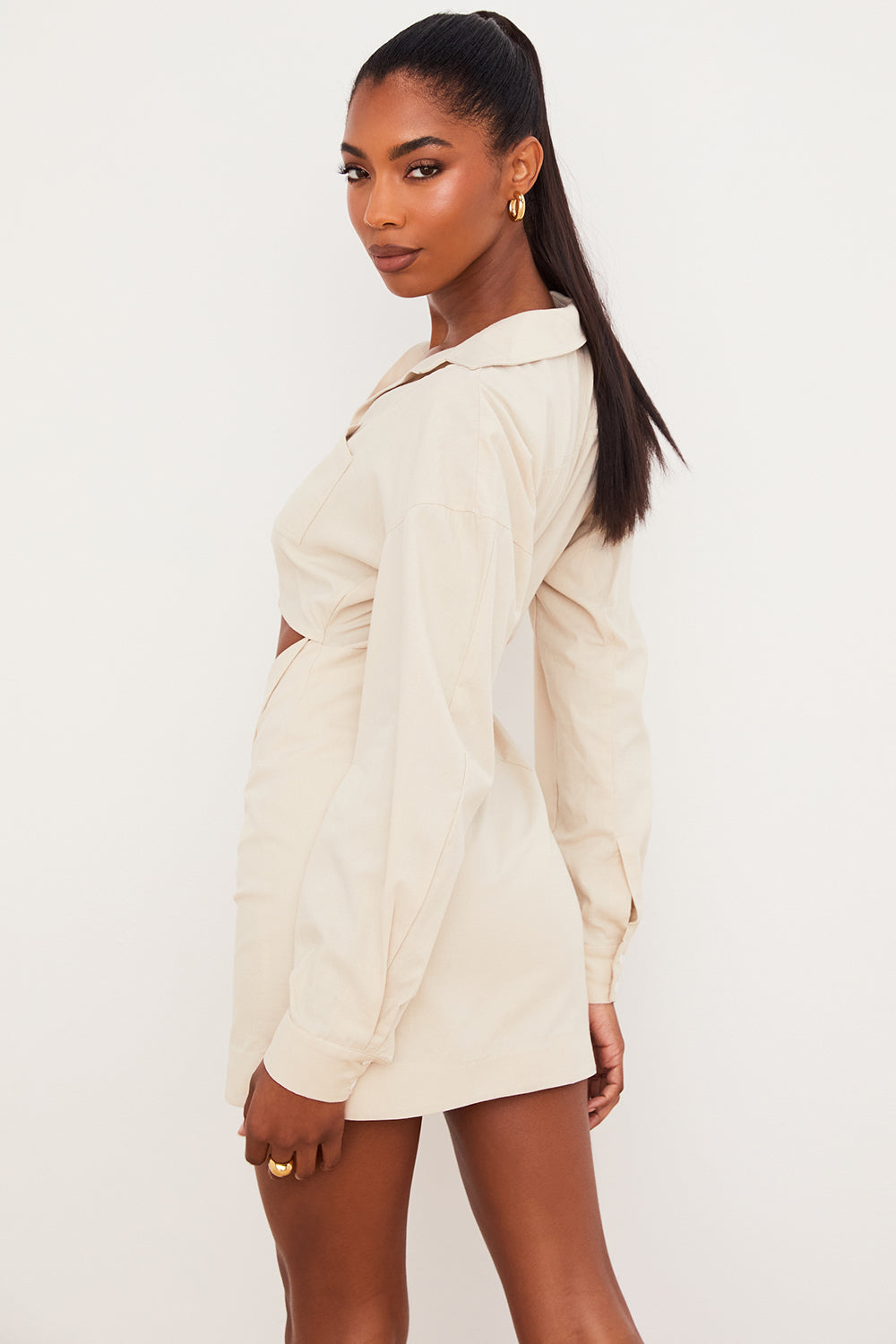 Robe chemise en lin beige à découpe