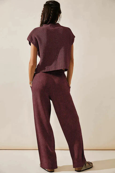 Ensemble composé d'un T-shirt tricoté à manches courtes et d'un pantalon
